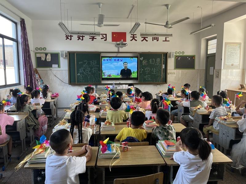 校长致辞2.jpg 校长致辞2.jpg