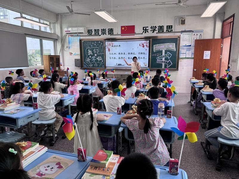 诵读经典 (1).jpg 诵读经典 (1).jpg